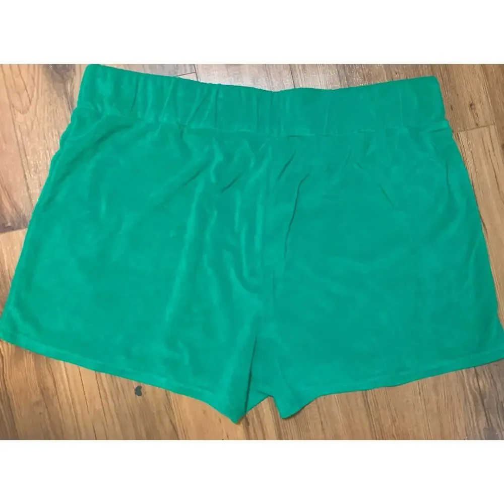 New with tags Women’s Juicy Couture Green Terry Cloth Pull-on Shorts 1X Plus